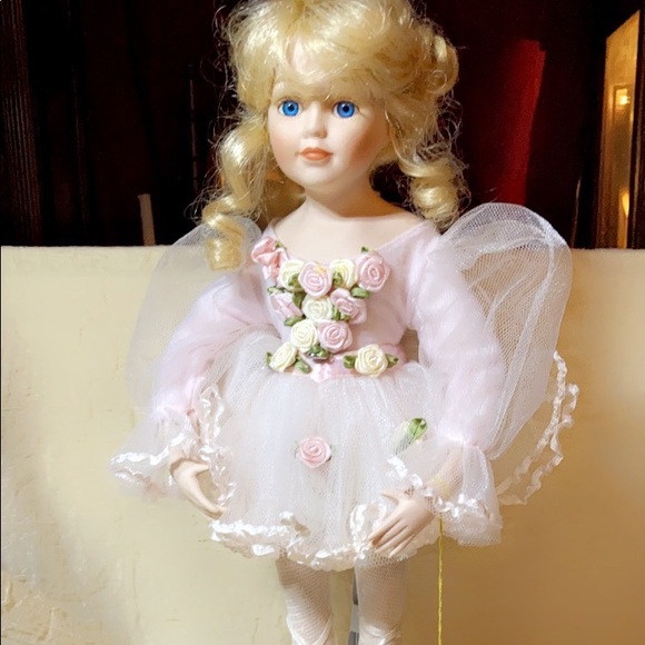 NWT 🩰LIMITED EDITION🩰COLLECTIBLE MEMORIES GISELLE PORCELAIN DOLL• - Picture 2 of 14